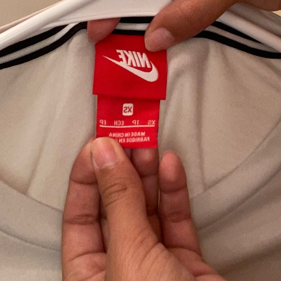 Cream Nike Long Sleeve - Picture 3 of 6